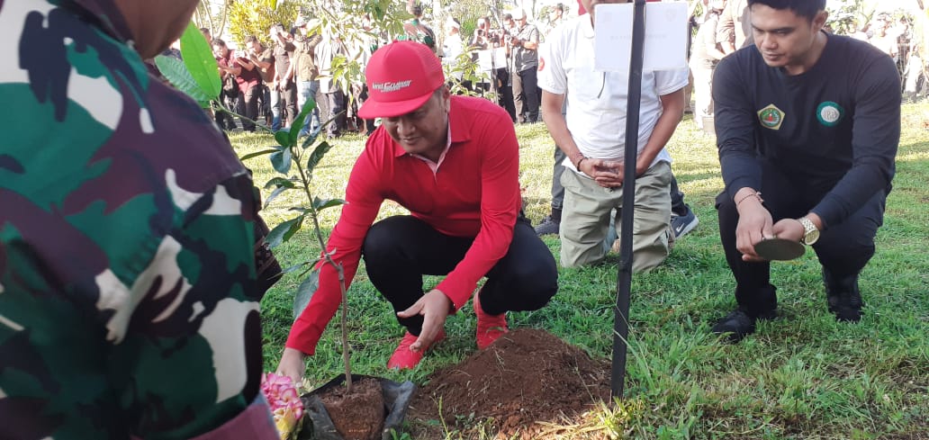 Hari Bakti Ke-68 Kodam IX/Udayana, Bupati Mahayastra Ikut Tanam Pohon di KRG