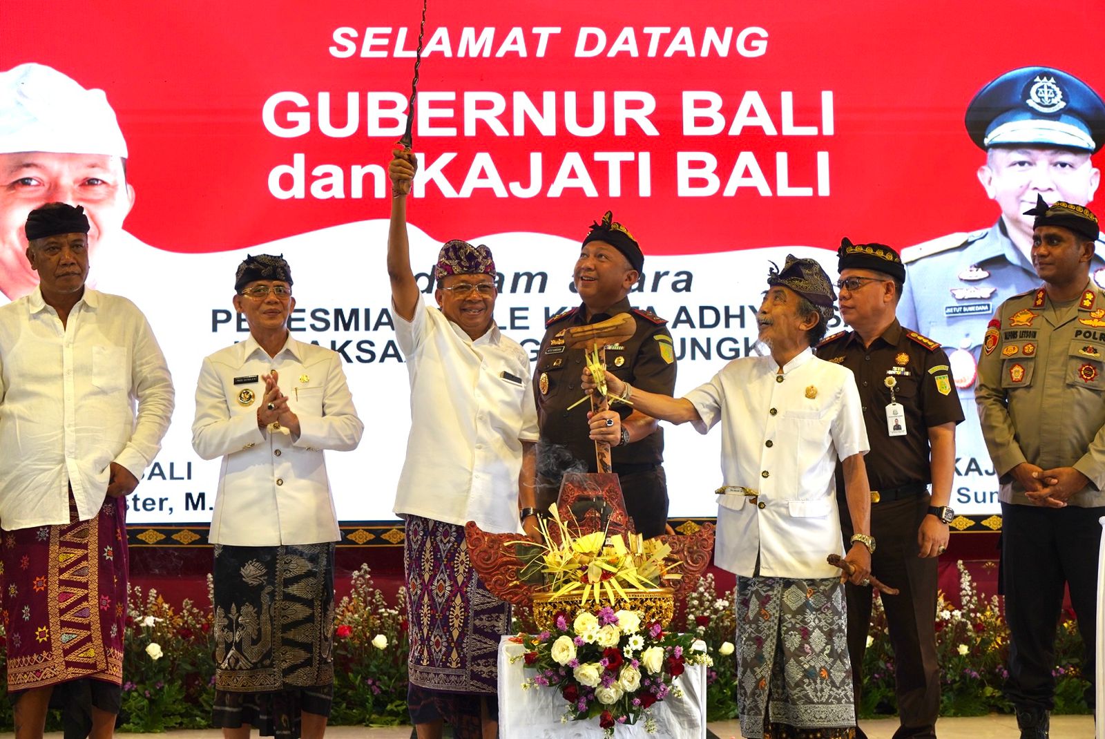 Gubernur Koster Besama Kajati Bali Resmikan Bale Kertha Adhyaksa di Klungkung