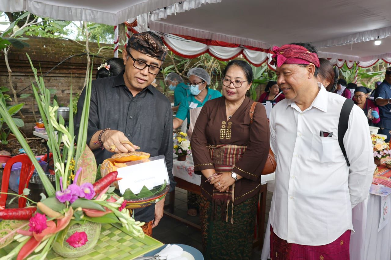Walikota Jaya Negara Apresiasi Bulan Bhakti Gotong Royong Desa Dangin Puri Kelod