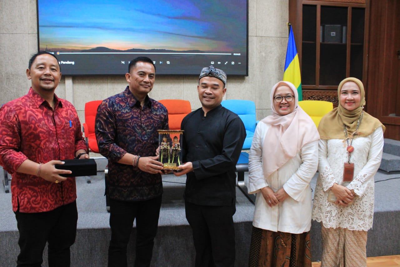 Pemkot Denpasar Bersama Forum Wartawan Sambangi Kota Bandung, Wahana Tukar Inovasi Tentang Government Branding, Ekraf dan Utilitas Umum