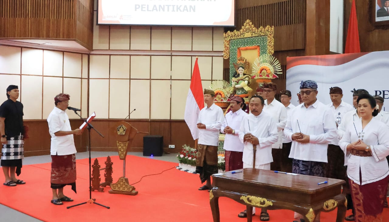 Gubernur Koster Lantik 21 Pejabat Tinggi Pratama Pemprov Bali, Minta Kerja Ekstra Keras, Kreatif dan Inovatif
