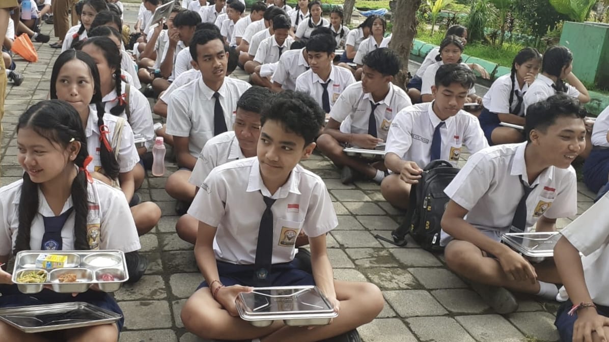 Pemkab Gianyar Pantau Pelaksanaan MBG di SMPN 2 dan SMPN Hindu 3 Blahbatuh