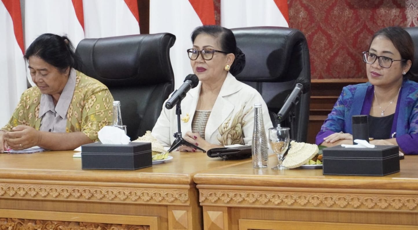 Kelola Sampah Organik, Ny. Putri Koster Dorong Tempat Ibadah Bangun Teba Modern