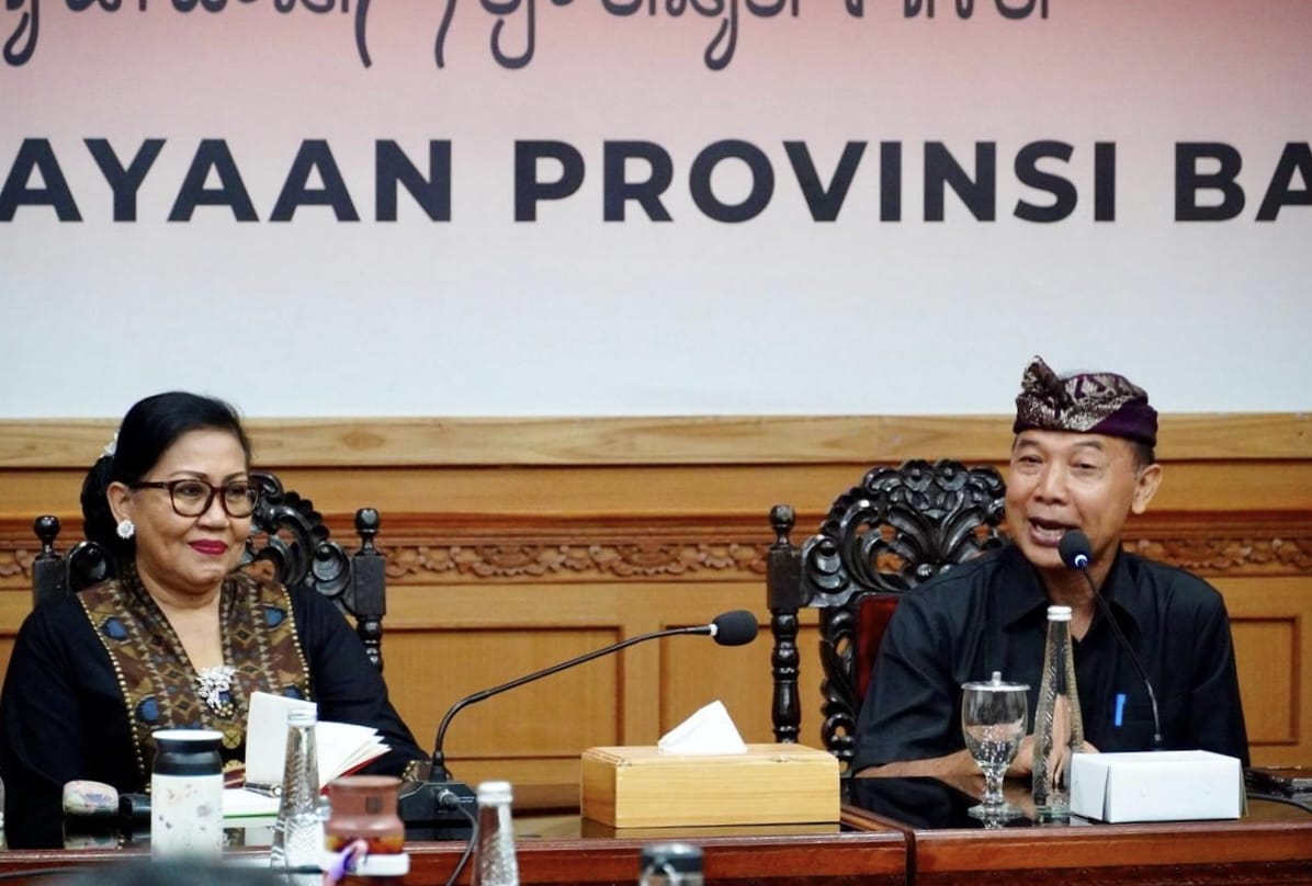 Lestarikan Warisan Hampir Punah, Ny. Putri Koster Siapkan Parade Busana Adat Khas Daerah di PKB 2025
