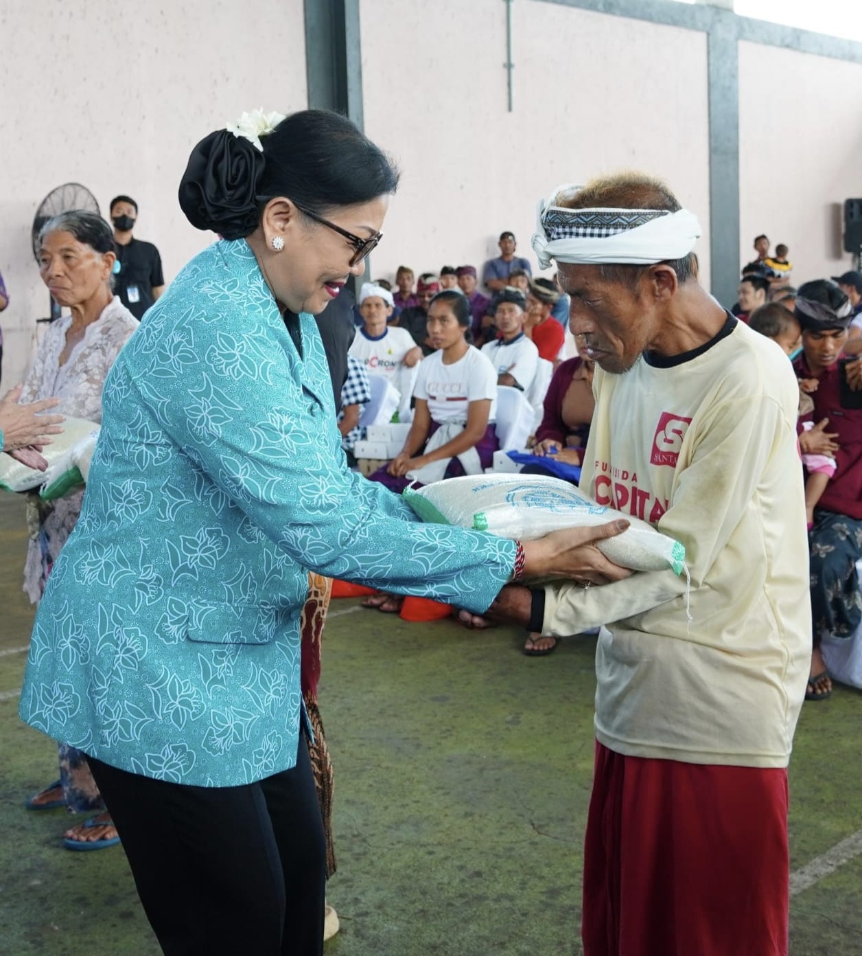 Suarakan Pengolahan Sampah Berbasis Sumber, Ny. Putri Koster Sambangi Desa Madenan