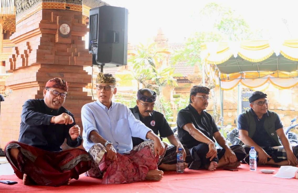 Pecalang Banjar se-Desa Adat Kesiman Ikuti Lomba Ngelawar Sambut Tradisi Ngerebong