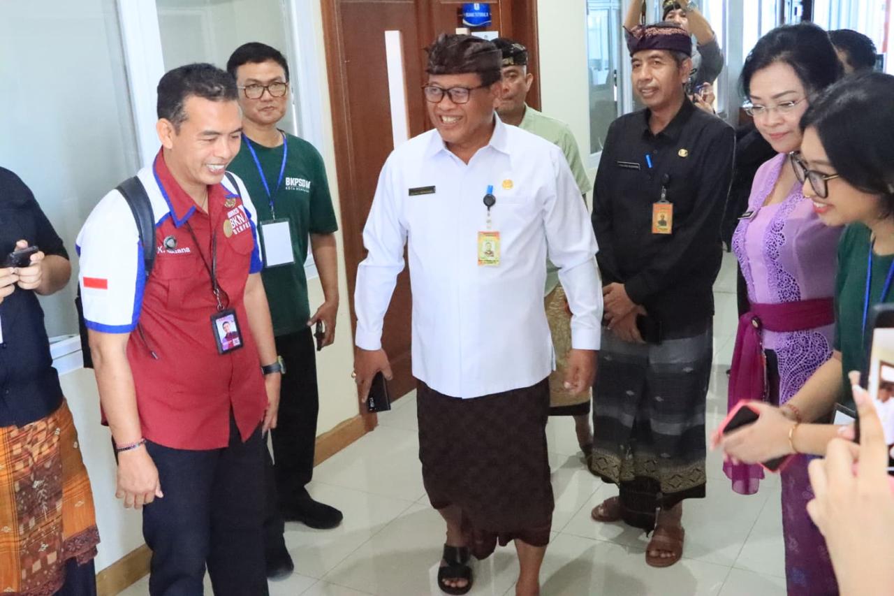Tinjau Seleksi PPPK Tahap II Pemkot Denpasar Diikuti 2.245 Peserta, Sekda Alit Wiradana Pastikan Berjalan Lancar
