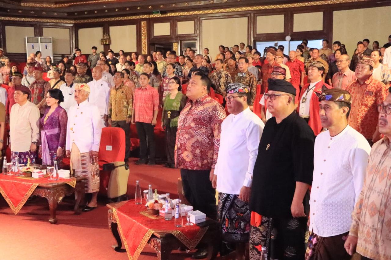 Sekda Alit Wiradana Hadiri Perayaan Sanipata Waisak Permabudhi Bali