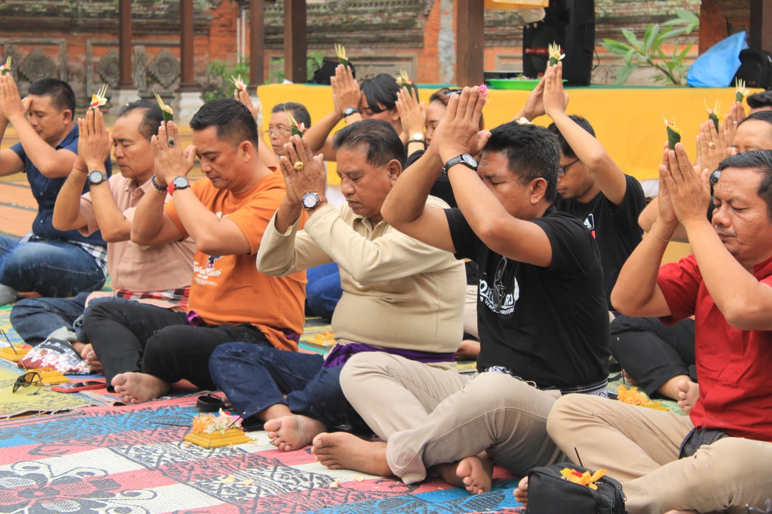 Bagian Prokopim Pemkot Denpasar Bersama Forward Tirthayatra ke Pura Agung Wira Loka Natha Cimahi