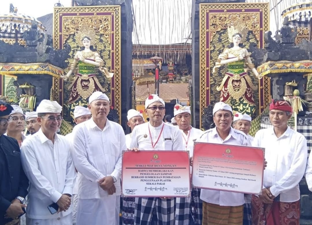 Desa Adat Nongan Pelopori Gerakan Bersih, Teken Maklumat Pengelolaan Sampah dan Larangan Plastik Sekali Pakai