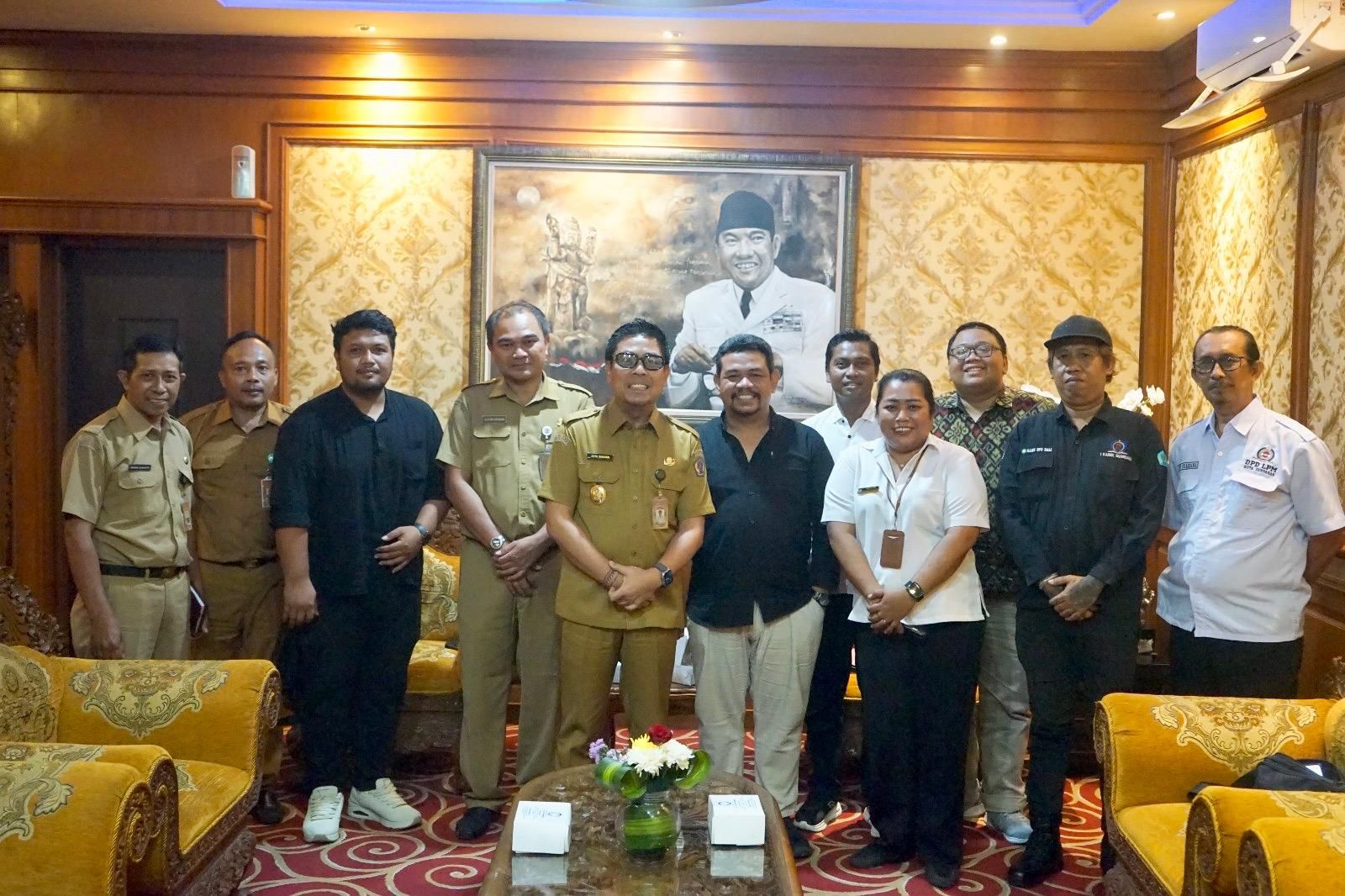 Fokus Pelestarian Lingkungan, Wawali Kota Arya Wibawa Apresiasi Bulan Bakti Gotong Royong LPM Kota Denpasar