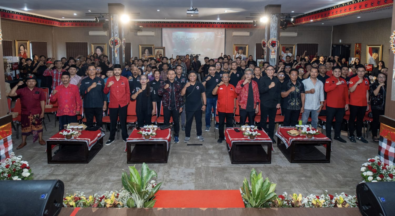 Sayap Muda PDI Perjuangan Bali Komit Gerakan Bali Bersih Sampah 