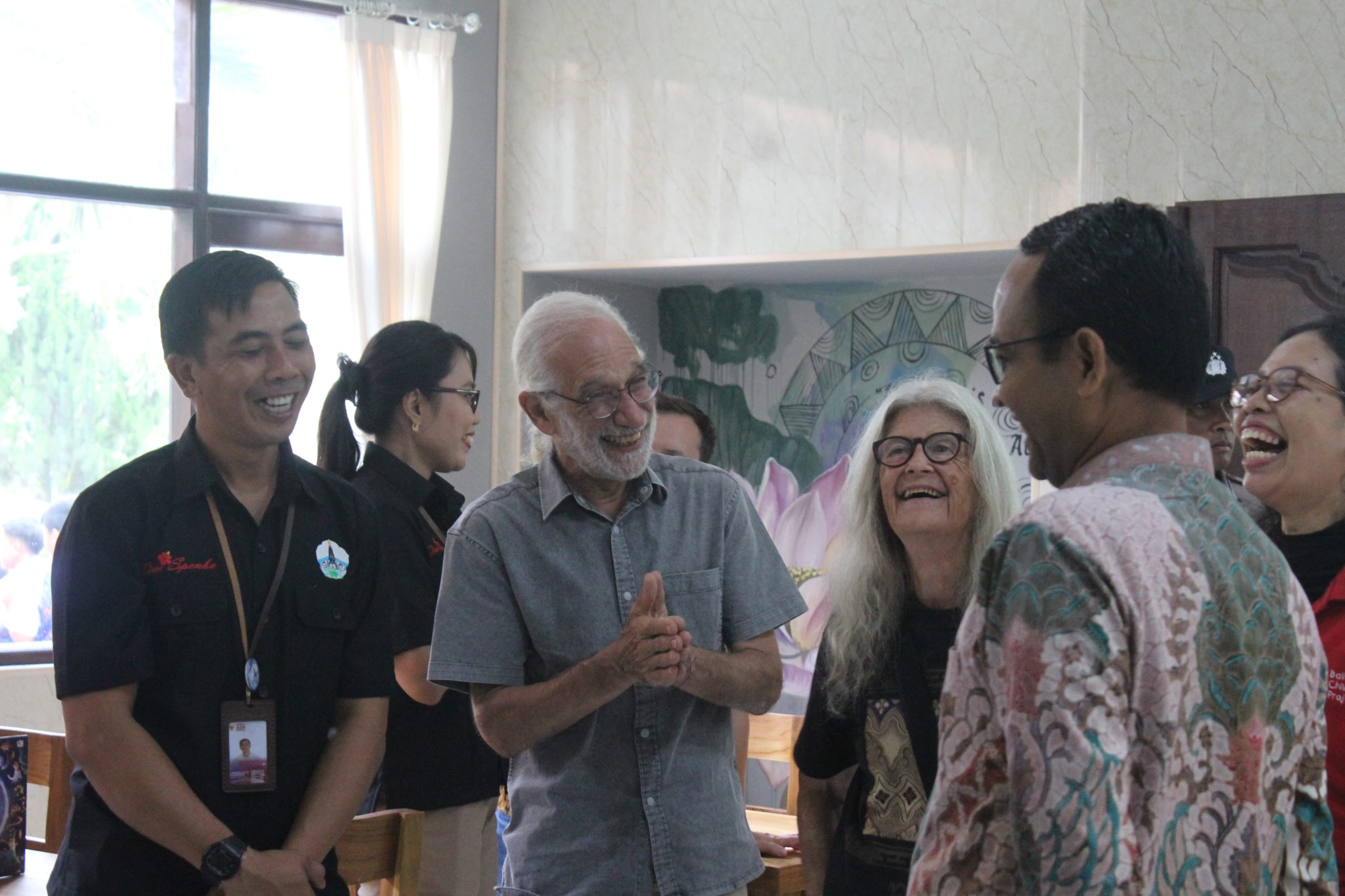 SMPN 2 Bangli Terima Bantuan Perpustakaan dari Yayasan Bali Children Projeck
