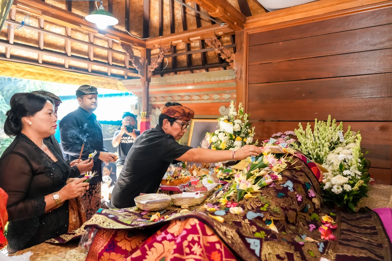 Bupati dan Wabup Badung Melayat ke Rumah Duka Almarhum I.A Istri Yanti Agustini
