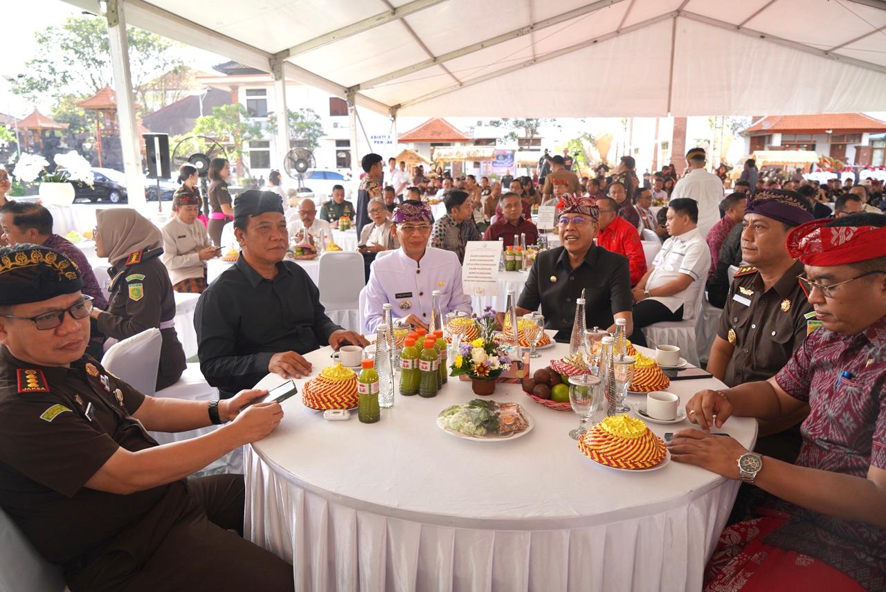 Bupati Satria Hadiri Penandatanganan Komitmen Bersama Bale Kertha Adhyaksa Provinsi Bali