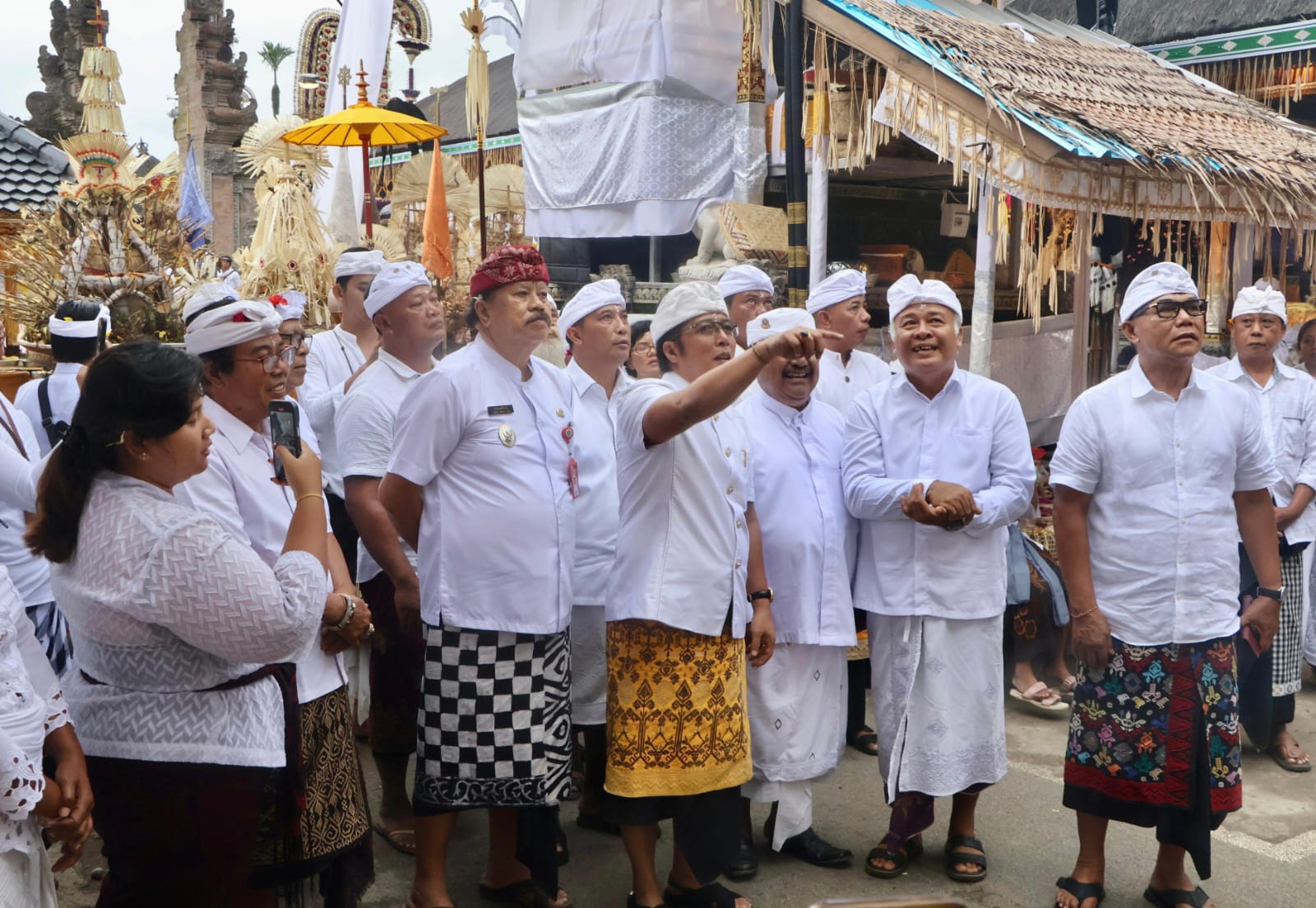 Wagub Giri Prasta Hadiri Pujawali Pura Luhur Natar Sari
