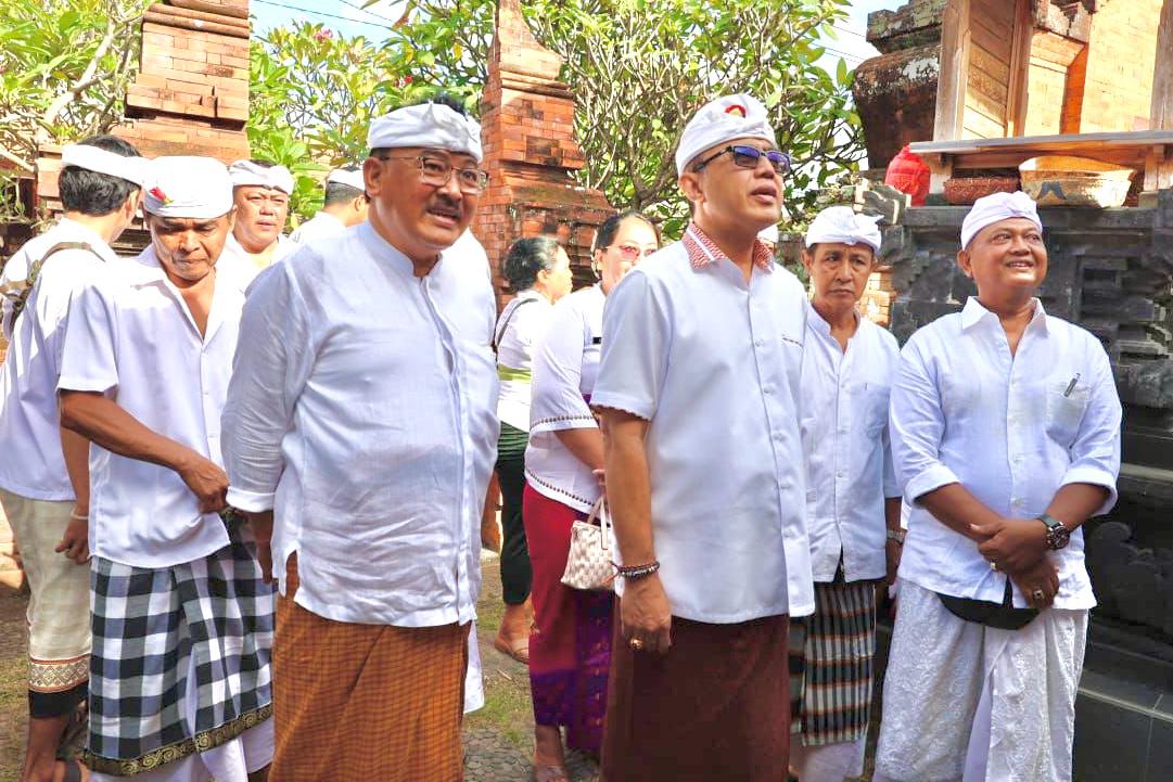 Walikota Jaya Negara Apresiasi Karya Pedudusan Alit dan Pamelaspasan Pura Ibu Dalem Pinatih