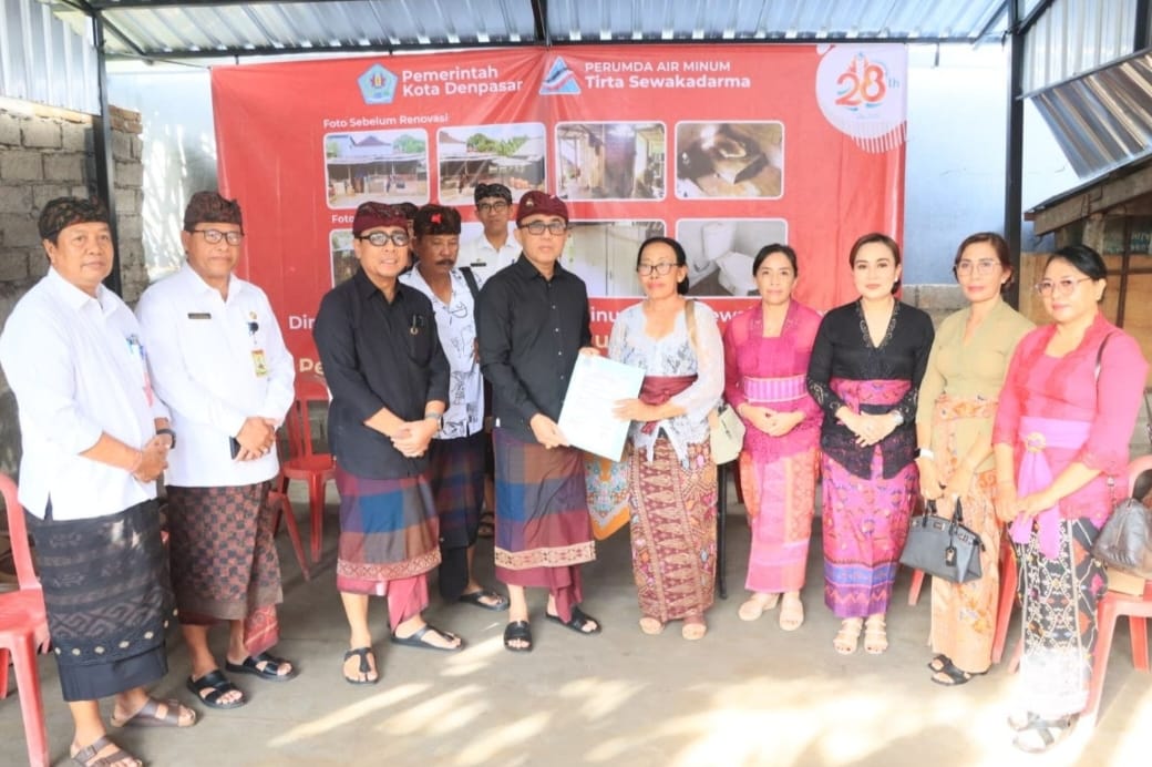 Pemkot Denpasar Serahkan Bantuan Rehabilitasi Produksi Gerabah untuk Lansia di Binoh Kaja