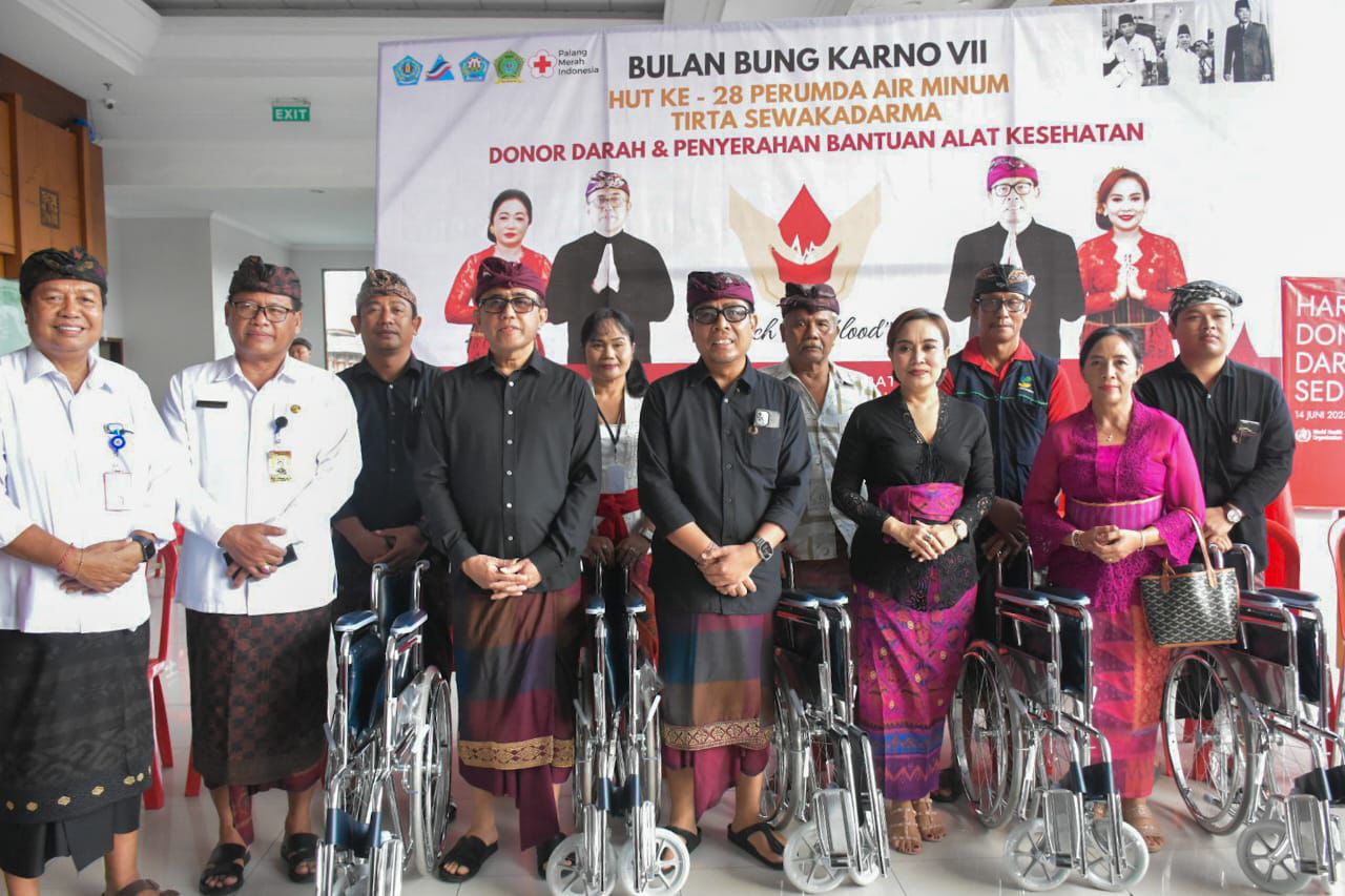 Walikota Jaya Negara Apresiasi Aksi Sosial Serangkaian HUT Ke-28 Perumda Tirta Sewakadarma