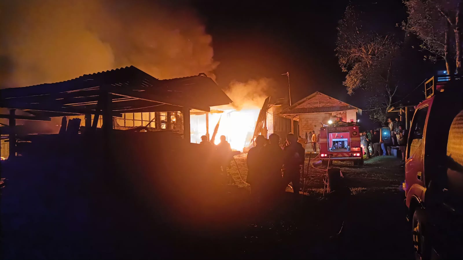 Kandang Ayam Terbakar Milik Subrata, Kerugian Ditaksir Miliaran Rupiah