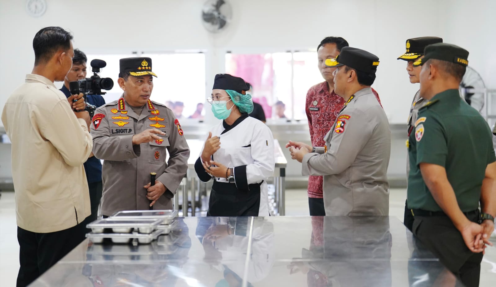 Dukung Program MBG Pemerintah, Kapolri Jendral Sigit Prabowo Tinjau SPPG Polda Bali