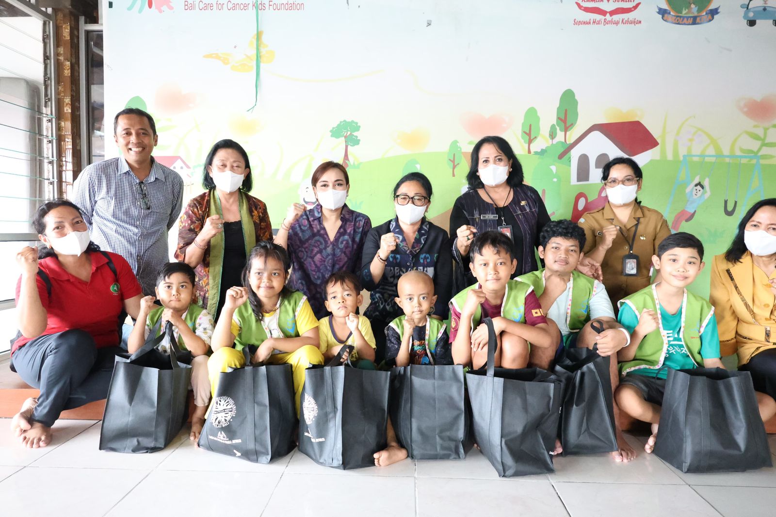 Ny. Antari Jaya Negara Salurkan Bantuan CSR Kepada Yayasan Peduli Kanker Anak Indonesia