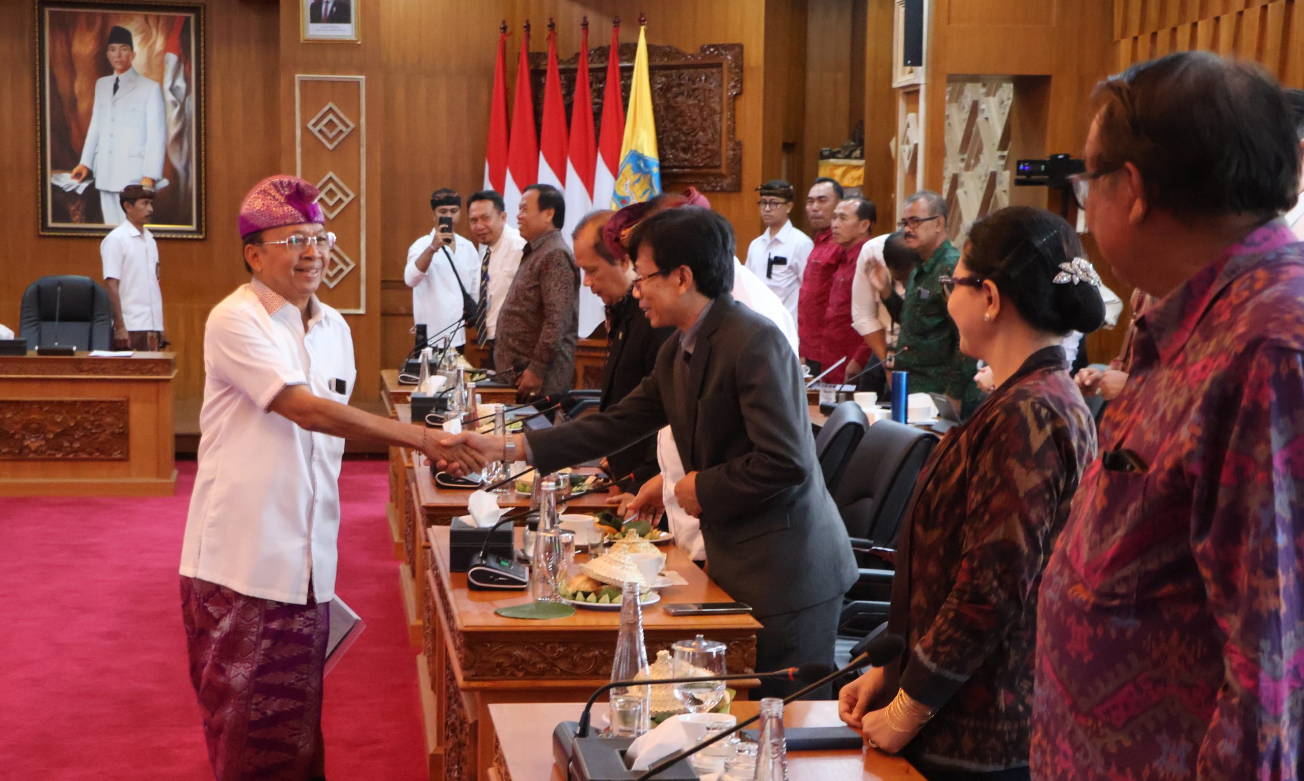 Bahas Program Satu Keluarga Satu Sarjana, Gubernur Koster Kumpulkan Rektor PT Negeri dan Swasta