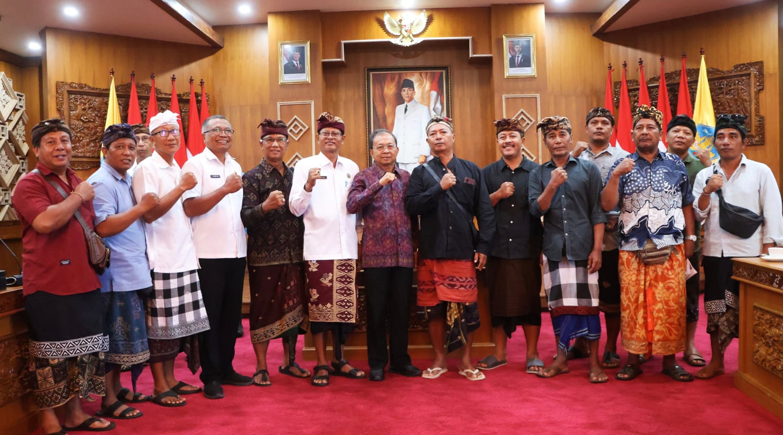 Wujudkan Mandiri Energi Bersih, Gubernur Koster Terima Perangkat Desa dan Tokoh Sidakarya, Intaran dan Serangan