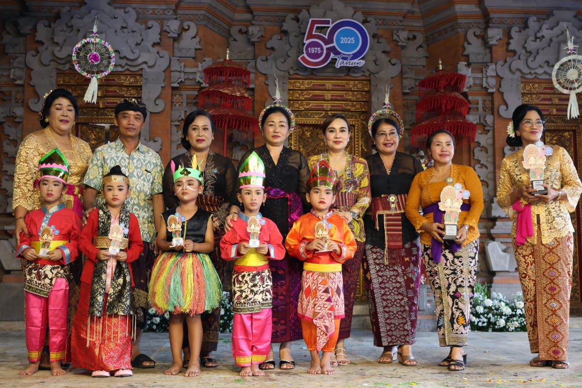 Bunda PAUD Ny. Antari Jaya Negara Hadiri HUT Ke-50 TK Dharma Putra, Banjar Kedaton Sumerta