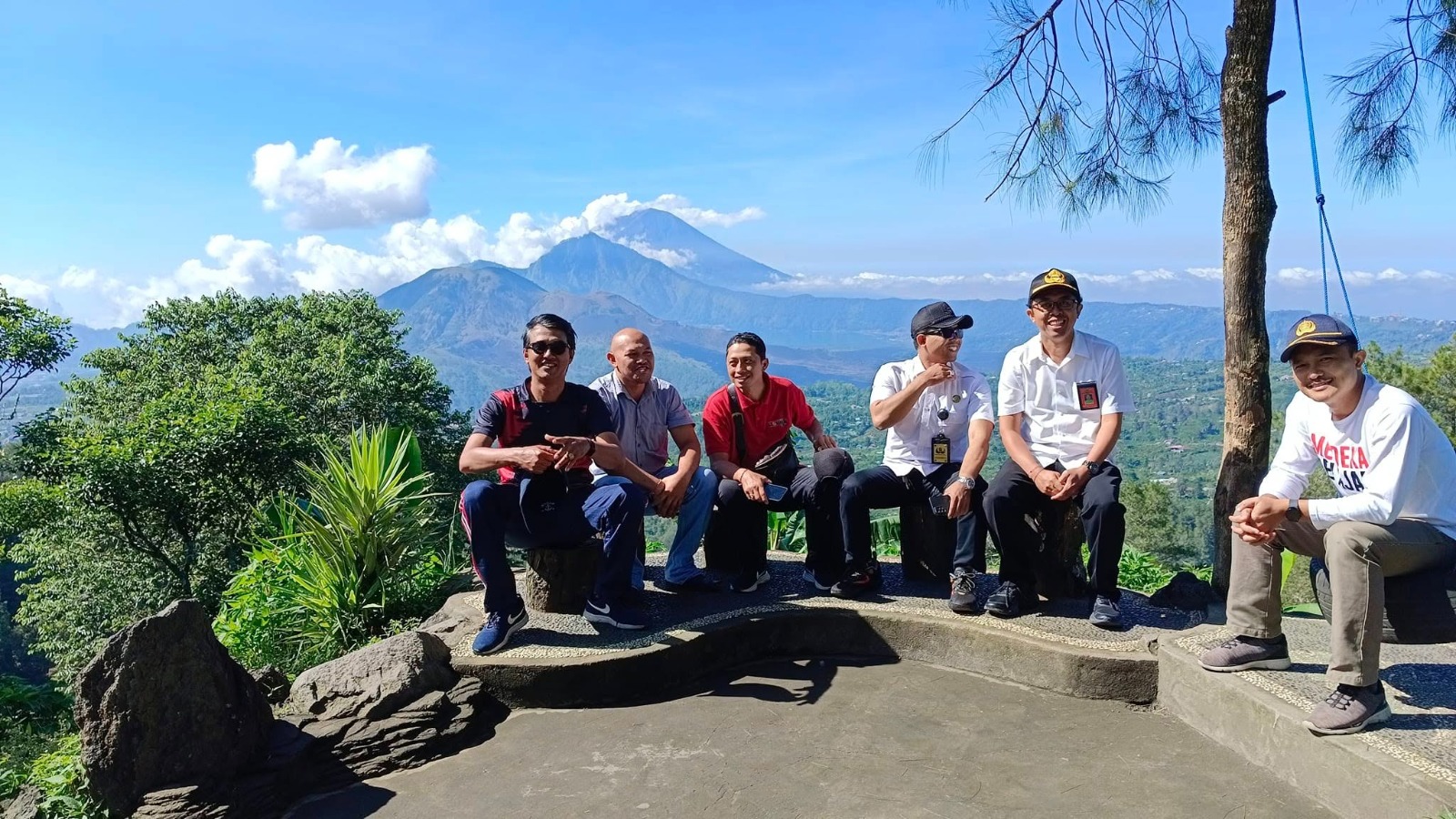 Saksikan Keindahan Alam dan Empat Gunung dari Anjungan SMPN 7 Kintamani