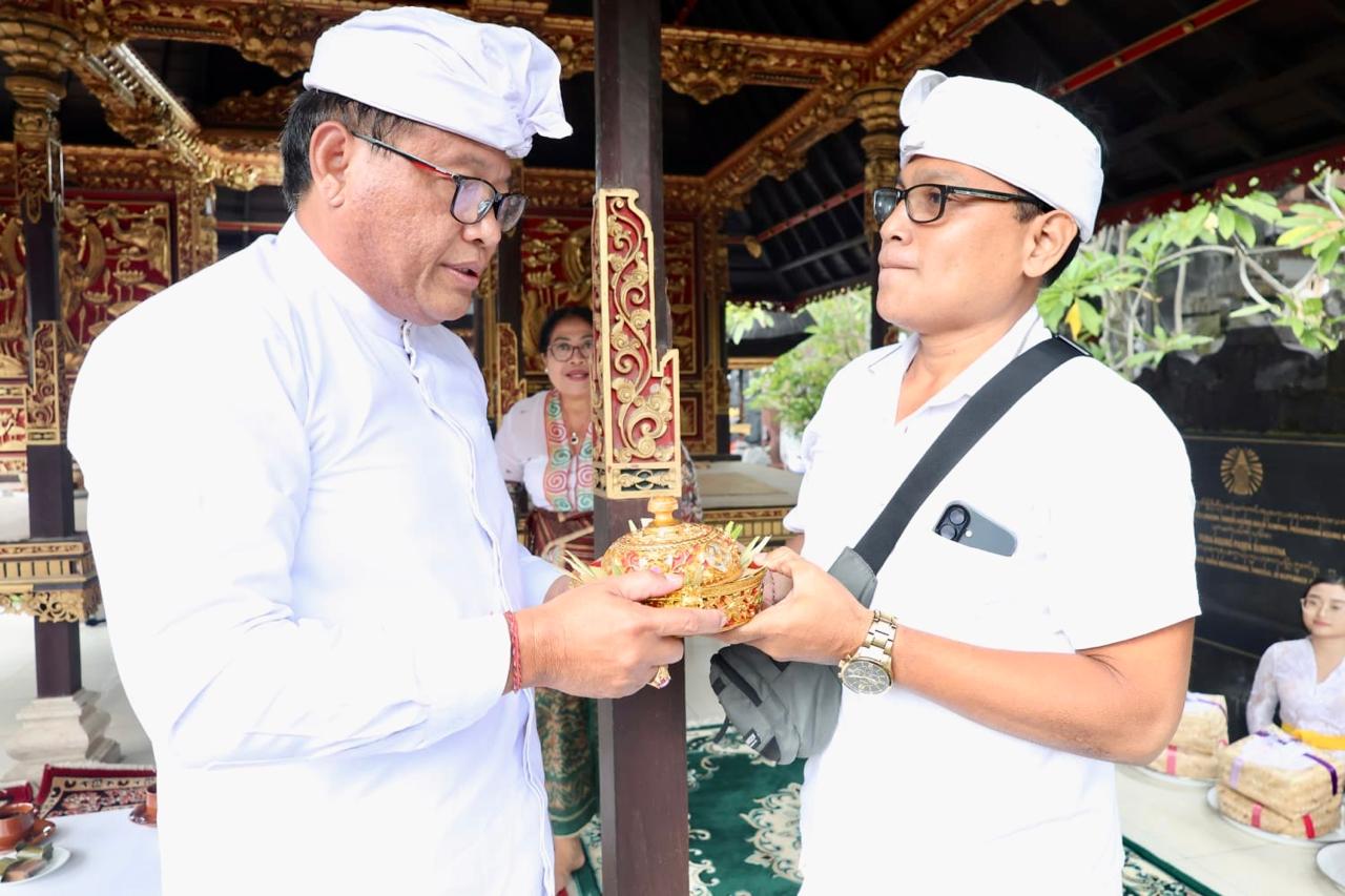 Sekda Alit Wiradana Apresiasi Karya Atma Wedana dan Potong Gigi di Pura Pasek Sumertha