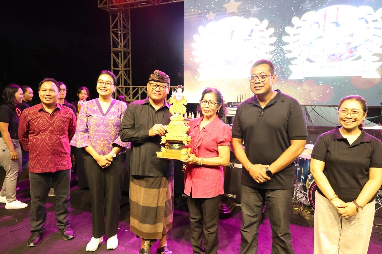 Sekda Alit Wiradana Hadiri Puncak Festival Bulan Bung Karno Desa Tegal Harum