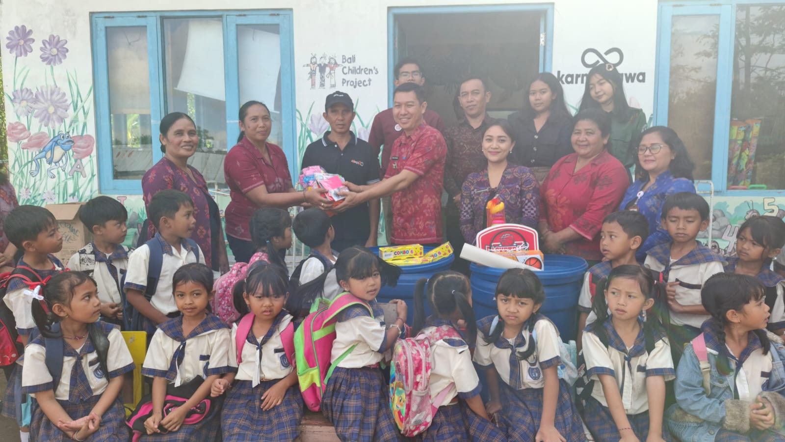 Bunda PAUD Kecamatan Susut Bagikan Alat Permainan Edukatif Kepada Anak-anak