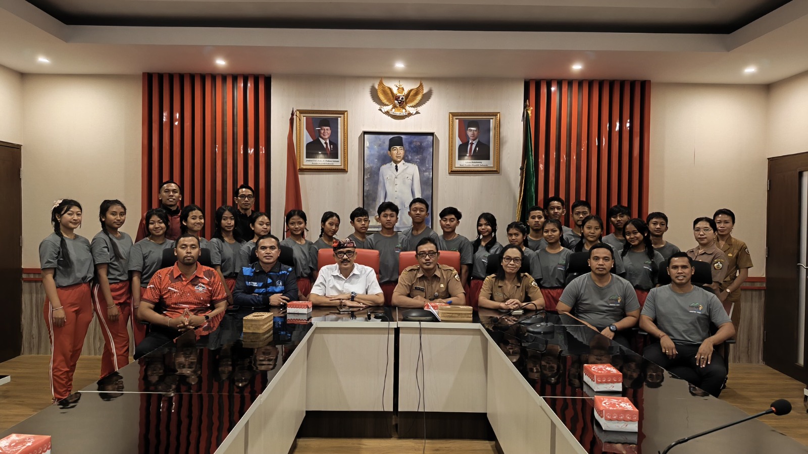 Wabup Wayan Diar Lepas Atlet Tradisional Bangli