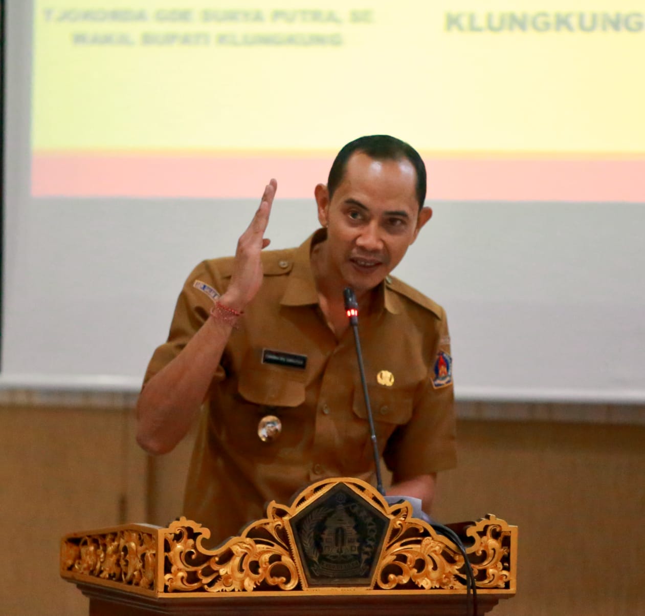 Buka Sarasehan Pemuda, Wabup Tjok Surya Harap Generasi Muda Maknai Ajaran dan Konsep Trisakti dari Proklamator Ir. Soekarno
