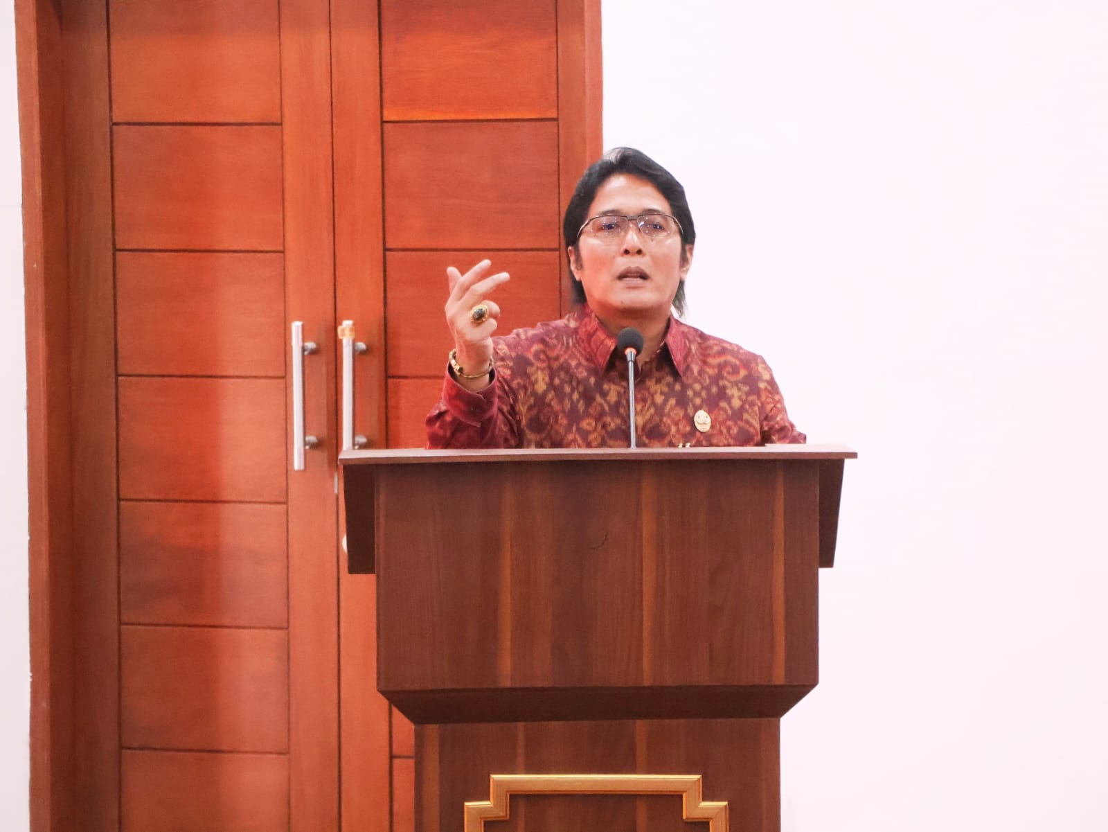 Buka Rakerda FKUB se-Bali, Wagub Giri Prasta Dorong Perkuat Sinergitas Jaga Kerukunan