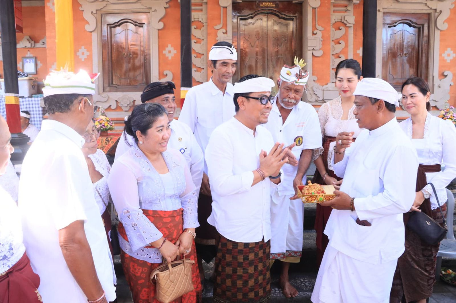 Wawali Kota Denpasar Hadiri Upacara Pecaruan Rsi Gana dan Melaspas Sanggah Gede Pasek Kubayan Pembungan, Sesetan