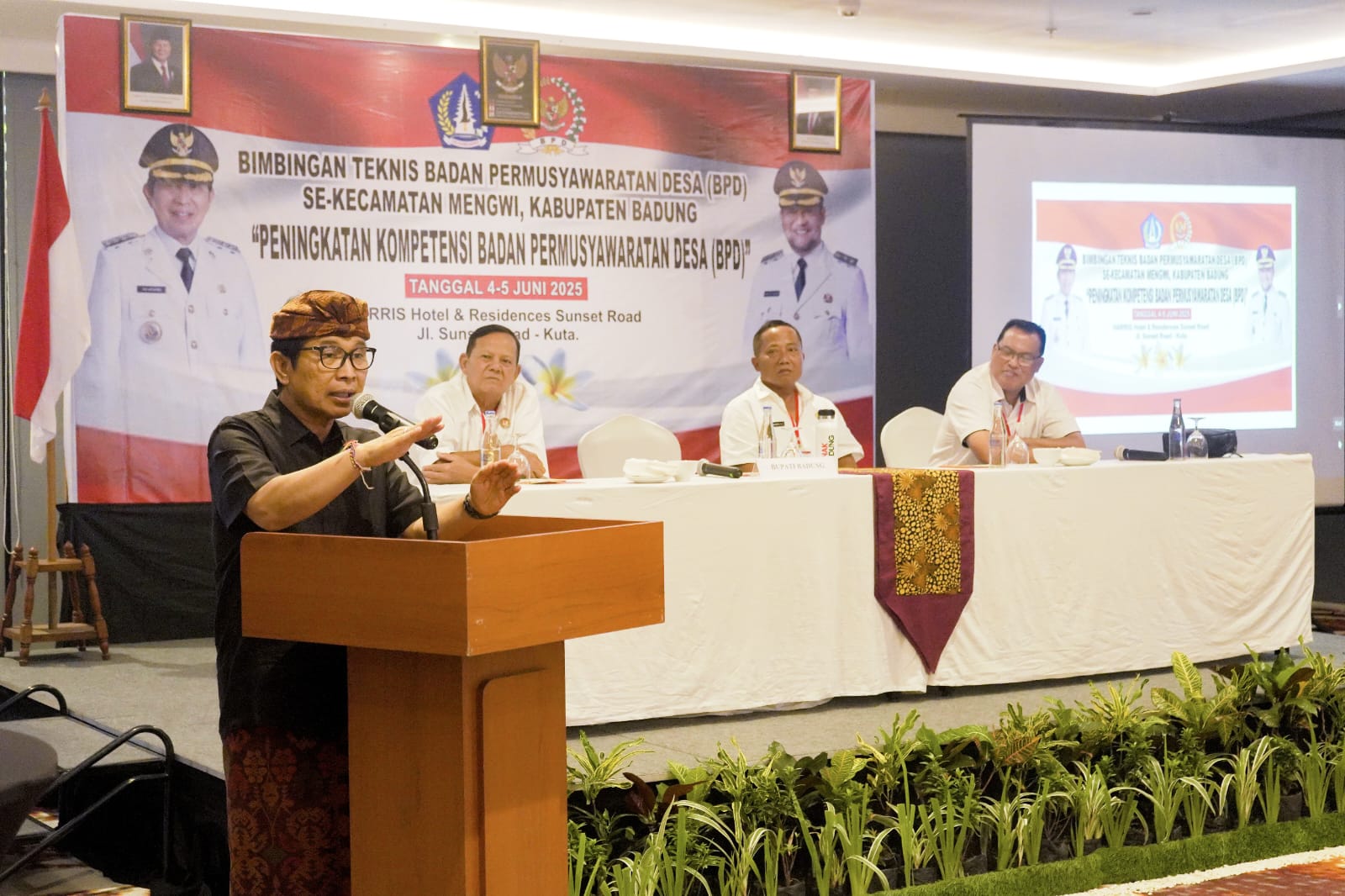 Bupati Adi Arnawa Buka Bimtek BPD se-Kecamatan Mengwi