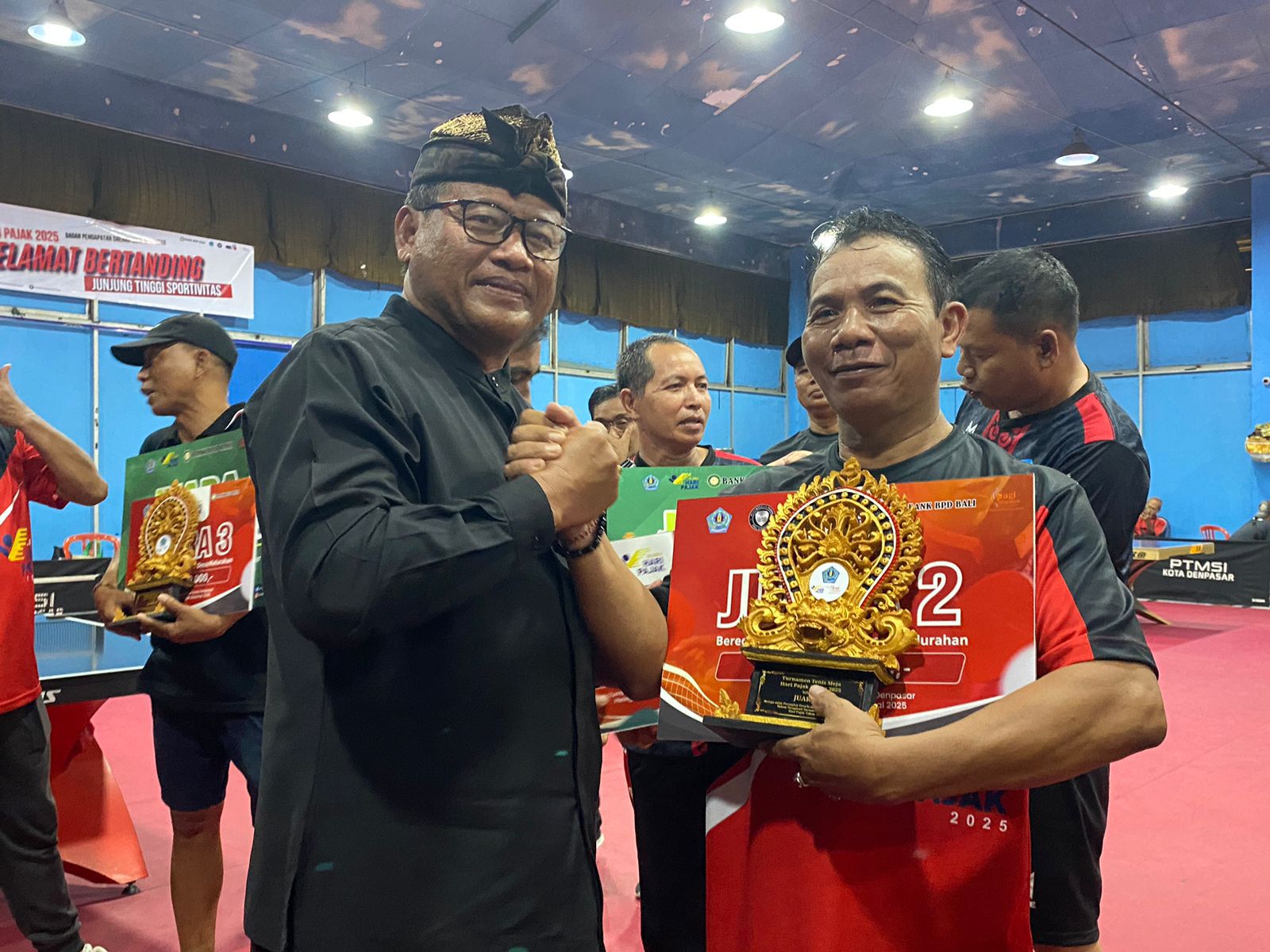 Andri Vandita Mahotama dan Eka Marajaya Juara Turnamen Tenis Meja Hari Pajak