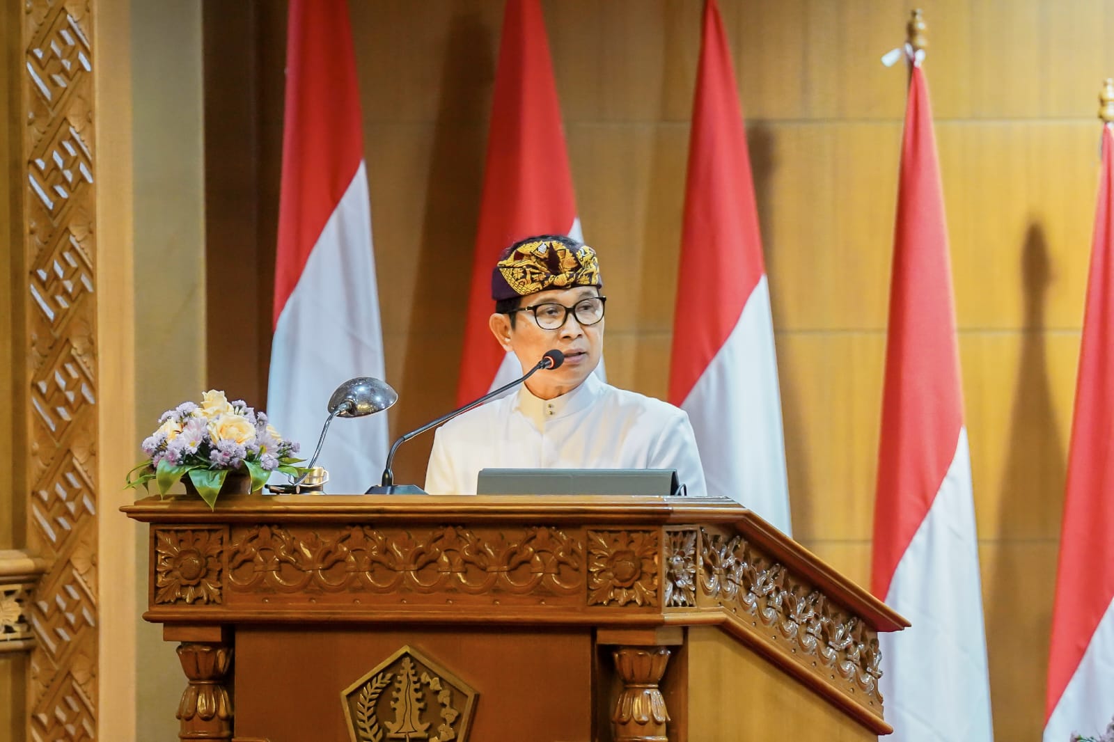 Bupati Adi Arnawa Sampaikan Penjelasan Raperda Pertanggungjawaban APBD 2024