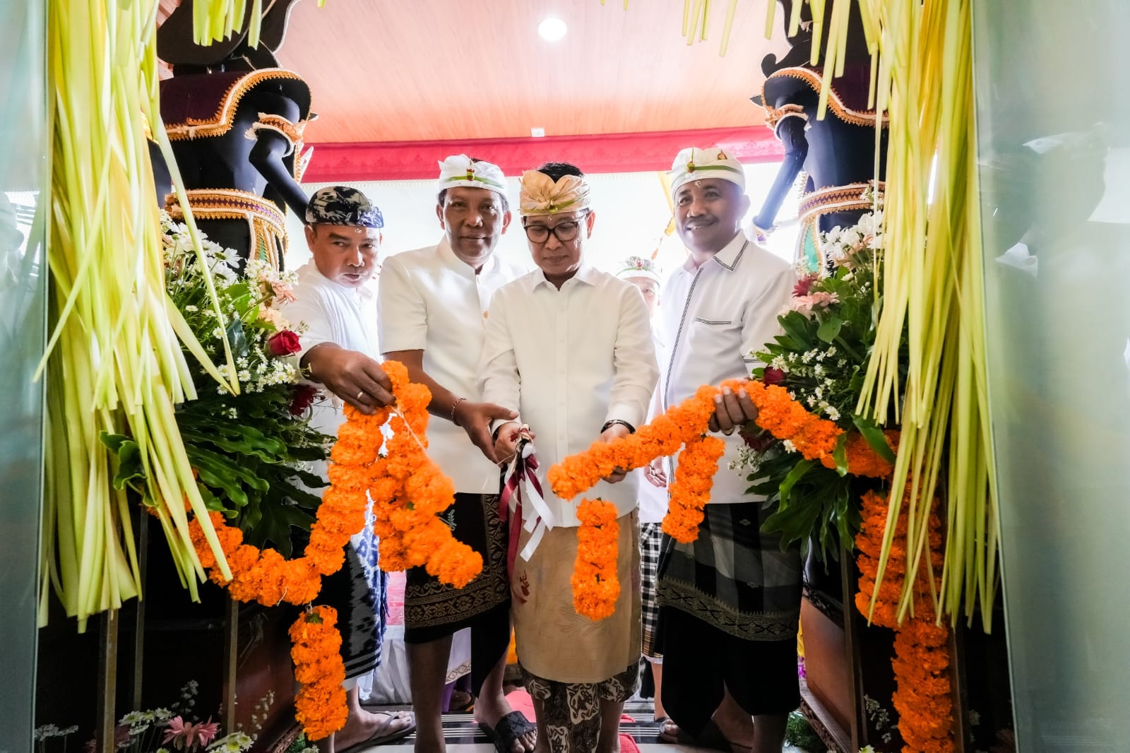 Bupati Adi Arnawa Resmikan Balai Desa Adat Kerobokan
