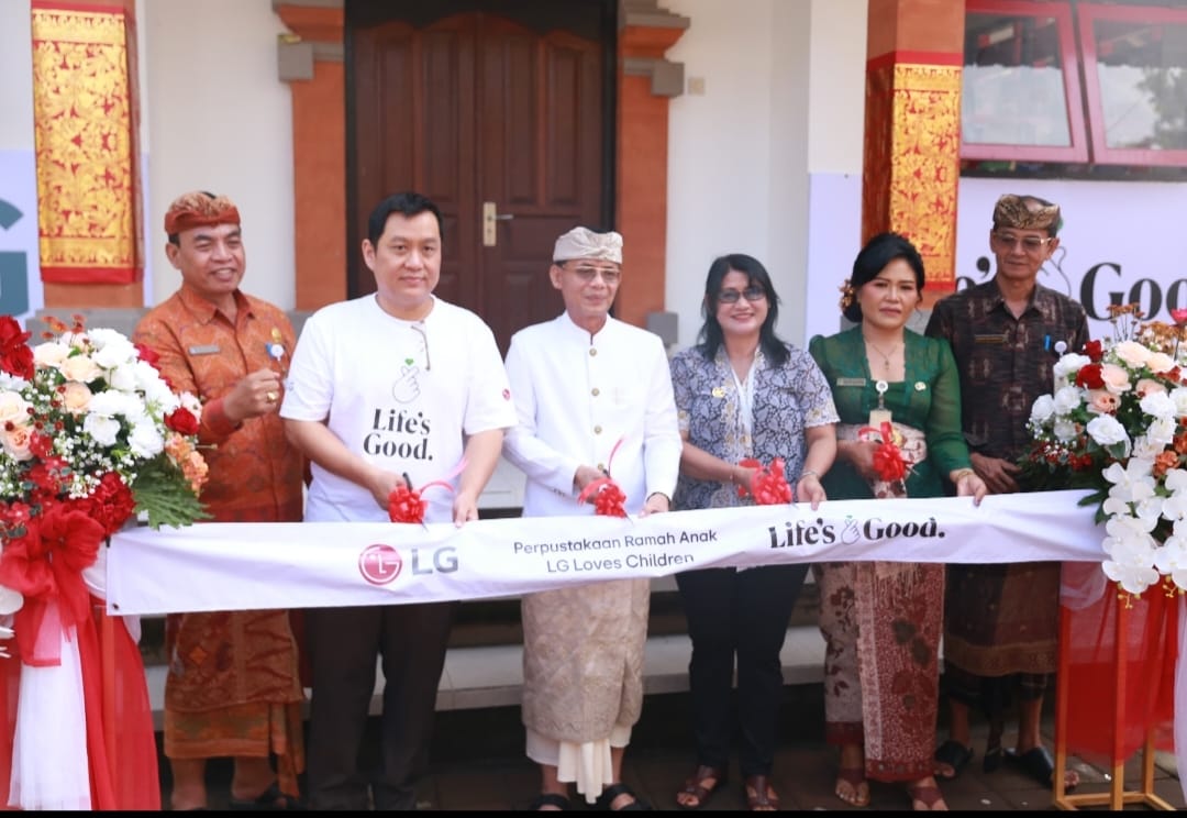 Bupati Satria Resmikan Perpustakaan LG Loves Children di SDN 2 Dawan Kelod