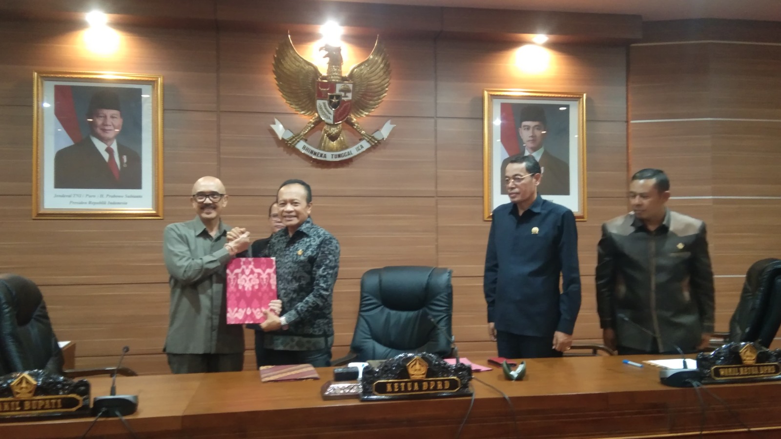 Sidang Paripura DPRD Bangli, Dua Ranperda Ditetapkan Jadi Perda