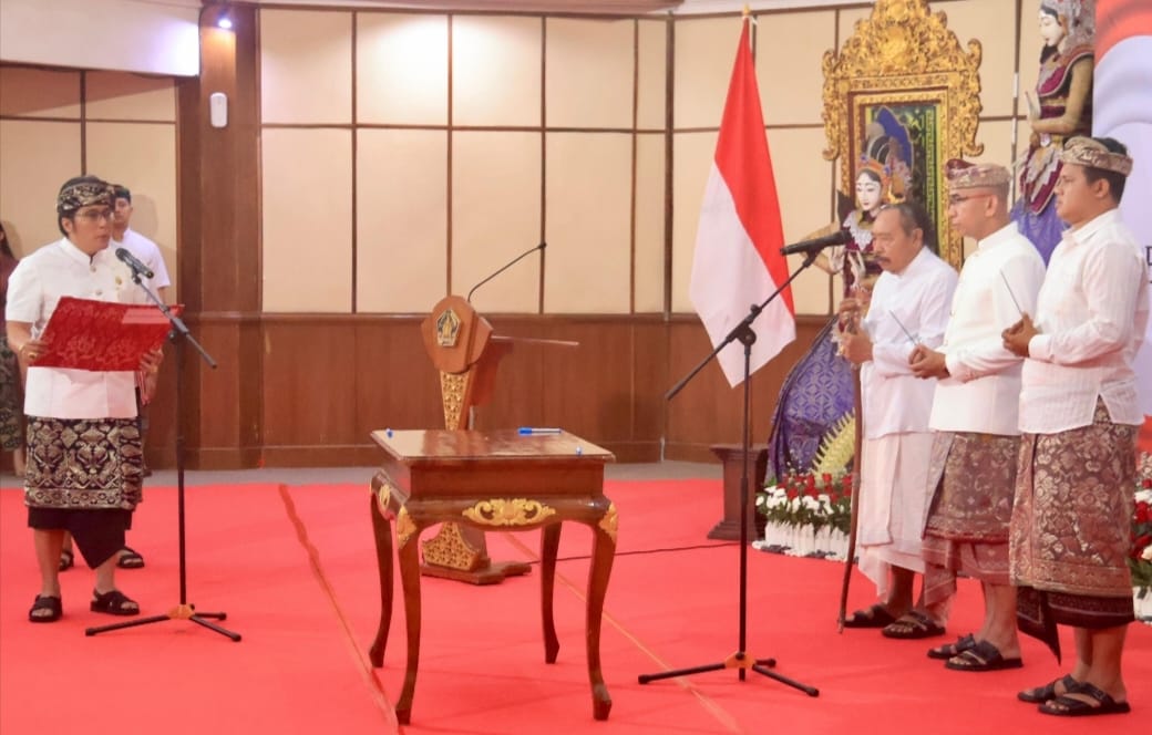 Isi Kekosongan, Dua Pejabat Pimpinan Tinggi Pratama Pemprov Bali Dilantik