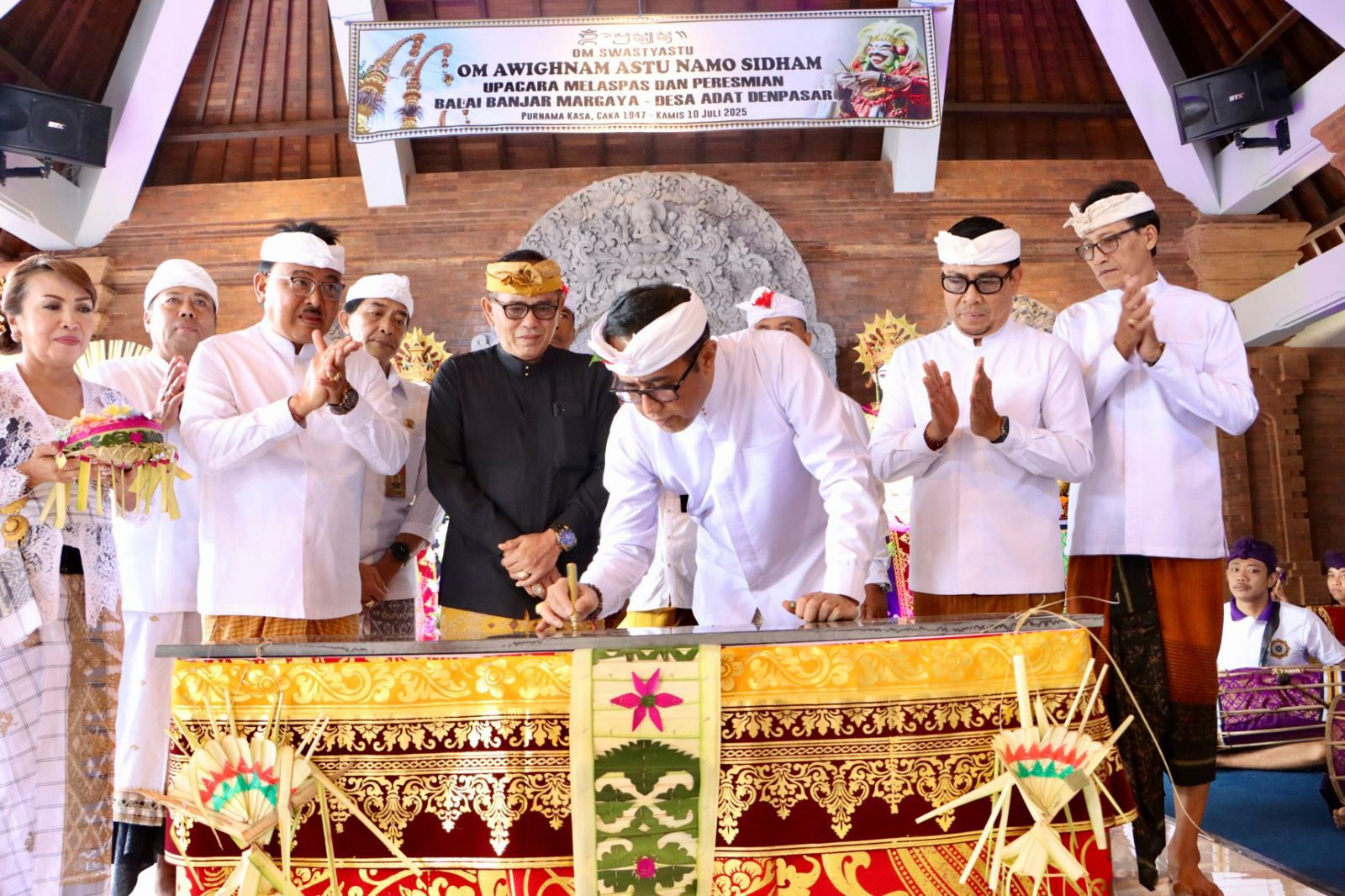 Walikota Jaya Negara Resmikan Balai Banjar Mergaya, Desa Pemecutan Kelod
