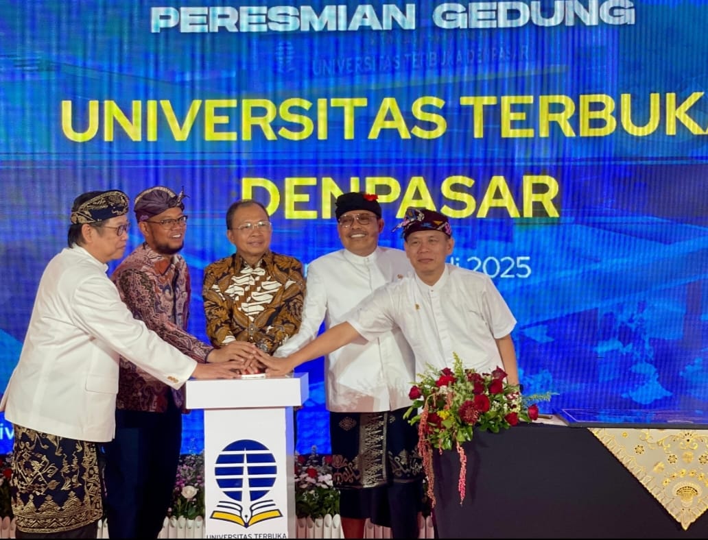 Resmikan Gedung Baru UT, Gubernur Koster Minta Sukseskan Program 1 Keluarga 1 Sarjana