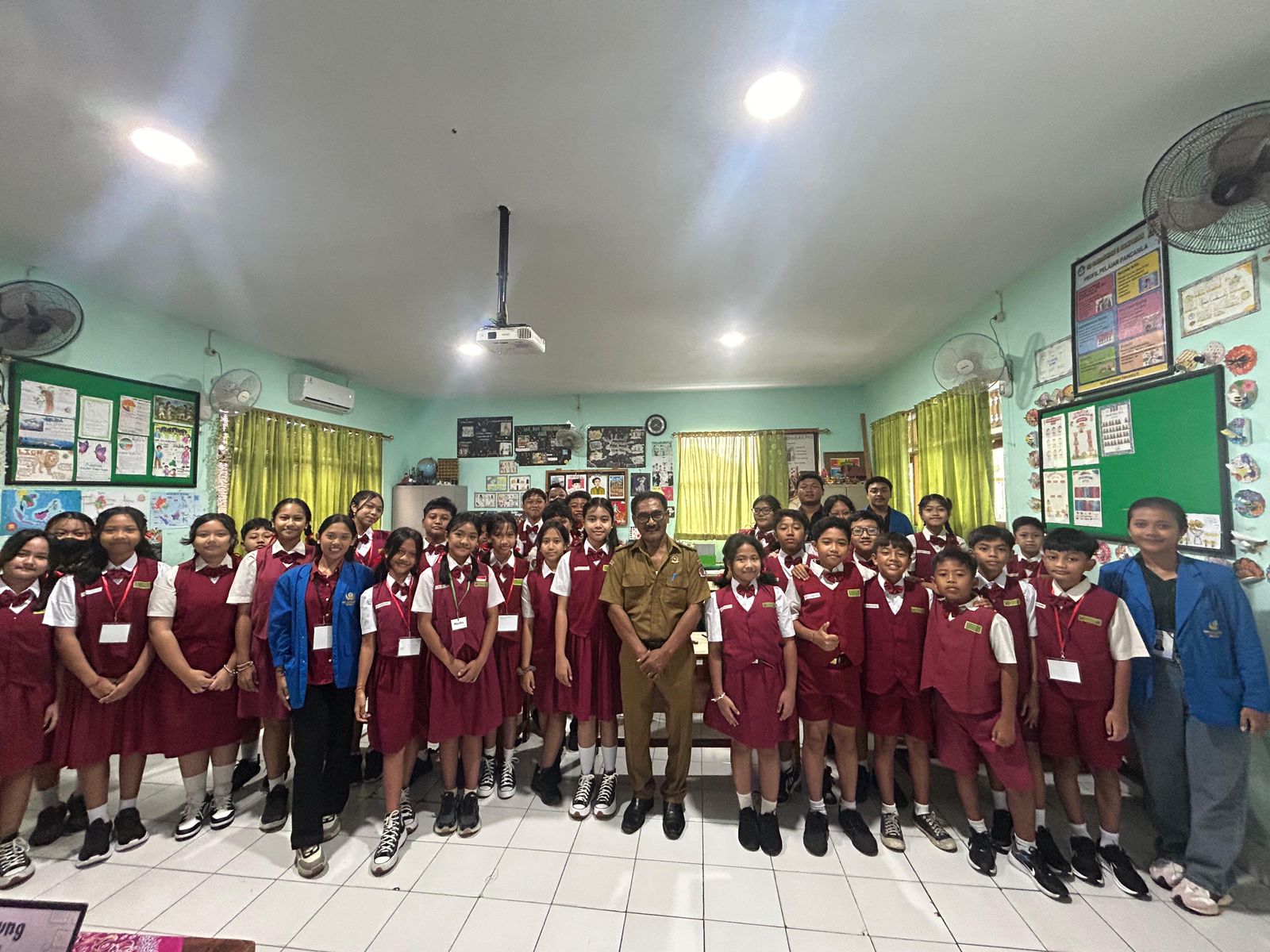 Gandeng KKN Unwar, Desa Sumerta Kelod Edukasi Sidwa SD Menabung Sejak Dini