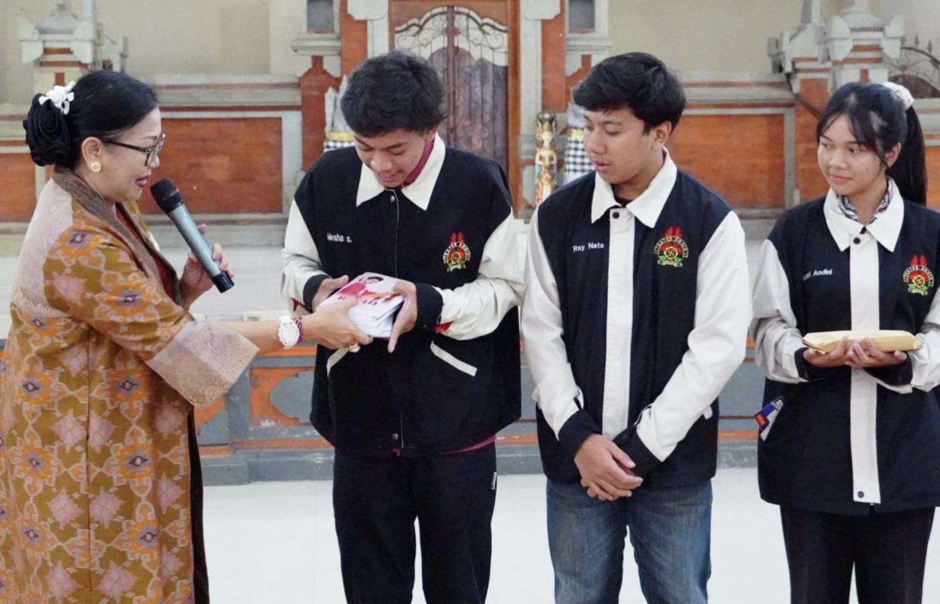 Putri Koster Kunjungi Teater Angin di SMAN 1 Denpasar, Dukung Semangat Seni Generasi Muda