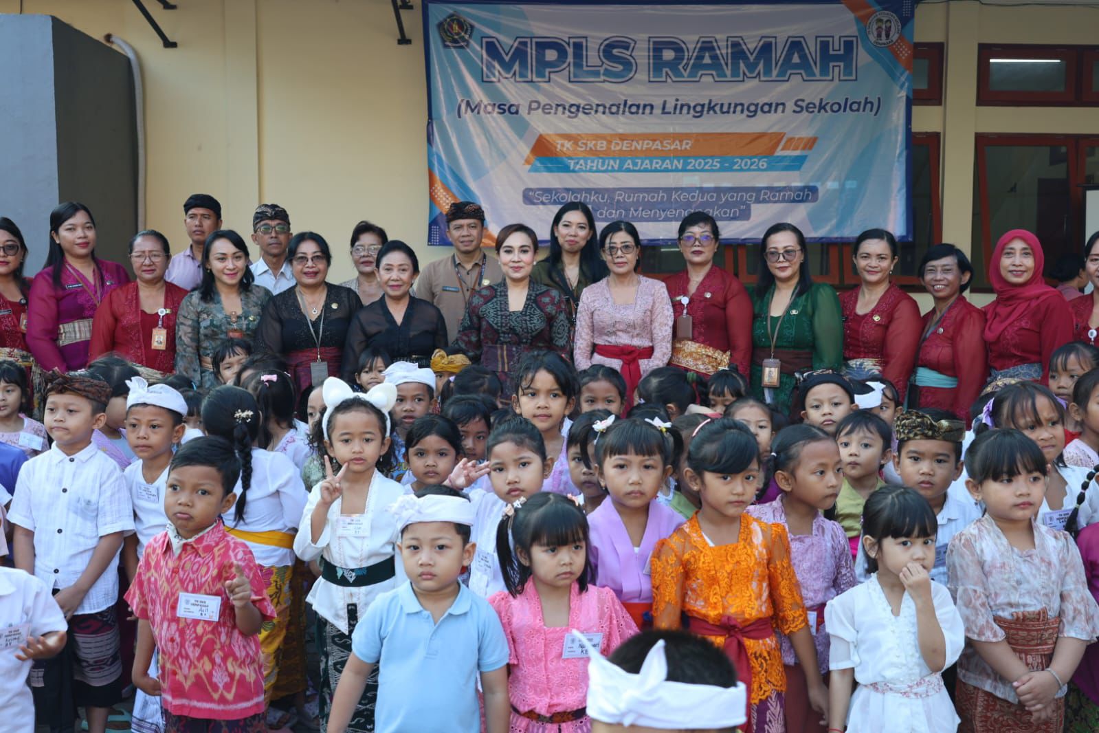 Ketua Pokja Bunda PAUD Kota Denpasar Tinjau MPLS di Tiga Sekolah