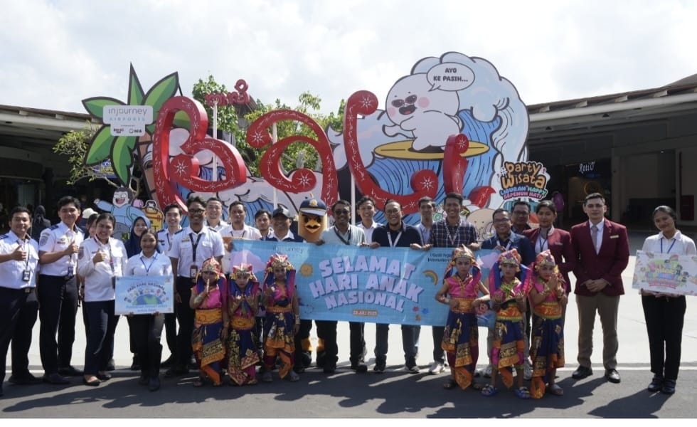 Momen Hari Anak Nasional, Penumpang Cilik di Bandara I Gusti Ngurah Rai Terima Kejuatan Spesial